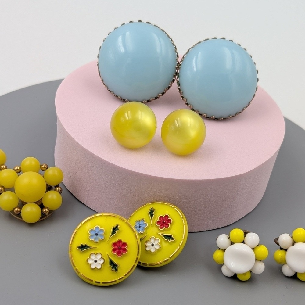 Vintage 60s Mod Earring Lot 5 Pairs Yellow Blue Floral Pop Art Twiggy